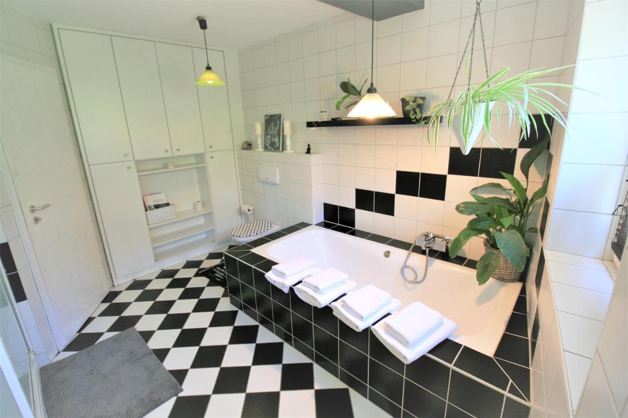 Zentrale Ferienwohnung „Treibholz“ Im Sonnenblumenhaus 弗伦斯堡 外观 照片